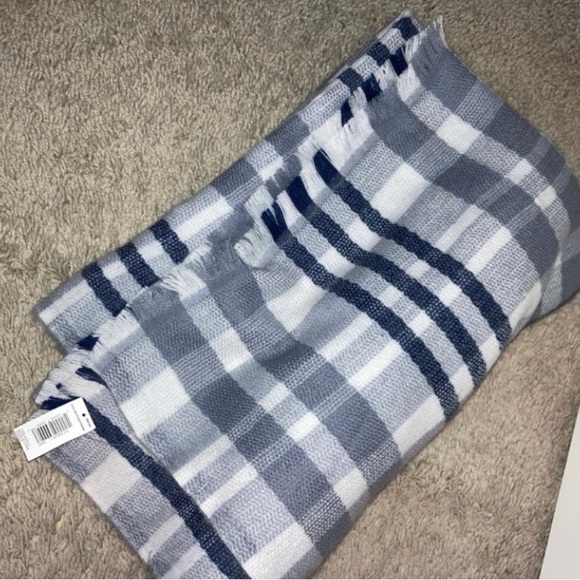 Banana Republic scarf - Picture 2 of 3